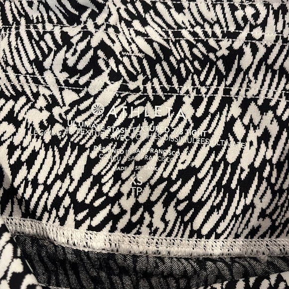 NWT Ultimate Stash Textured 7/8 Legging - Picture 3 of 6